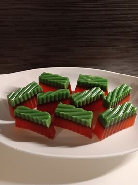 Handcrafted Strawberry Soap From The United Kingdom 5.8 Ounce Bats 6$ Each